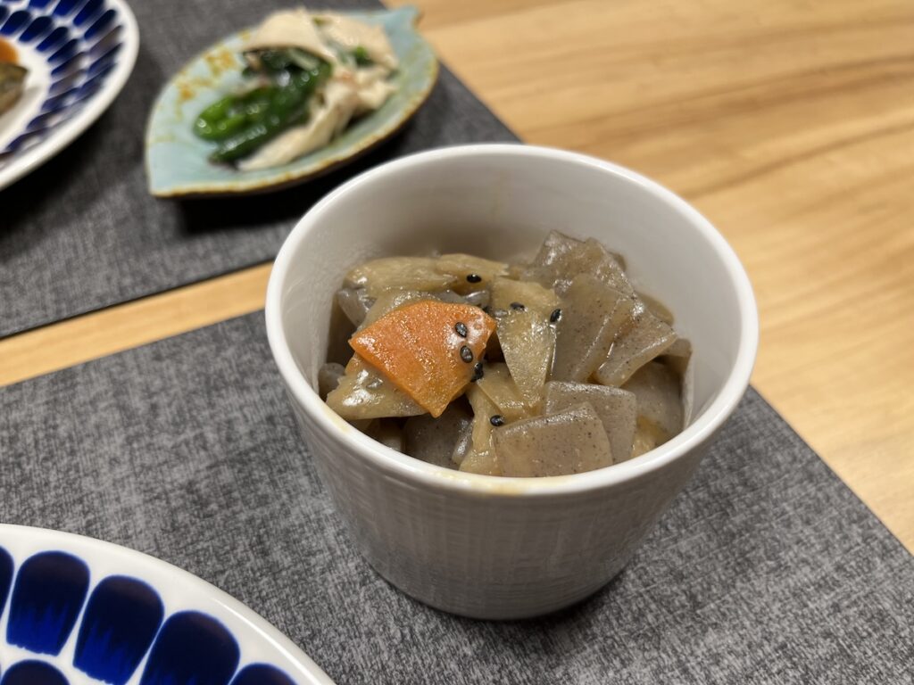 【ツクリオ】こんにゃくとごぼうの炒め煮は優しい味のちゃんとした和惣菜