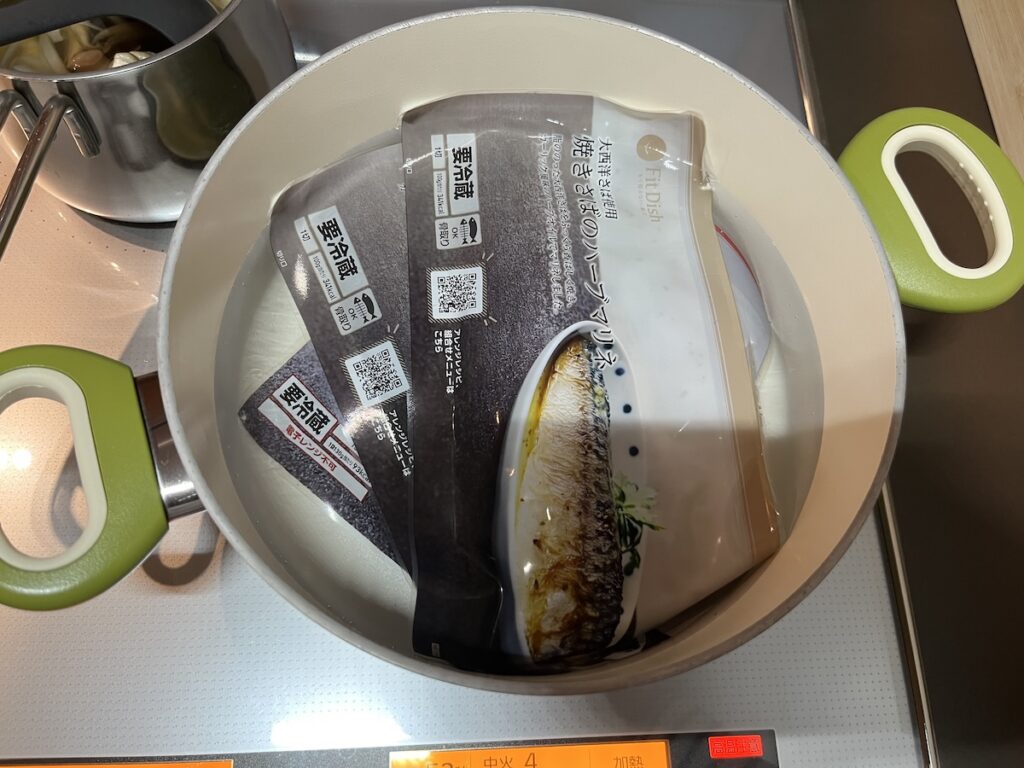 FitDishのお惣菜を湯煎する