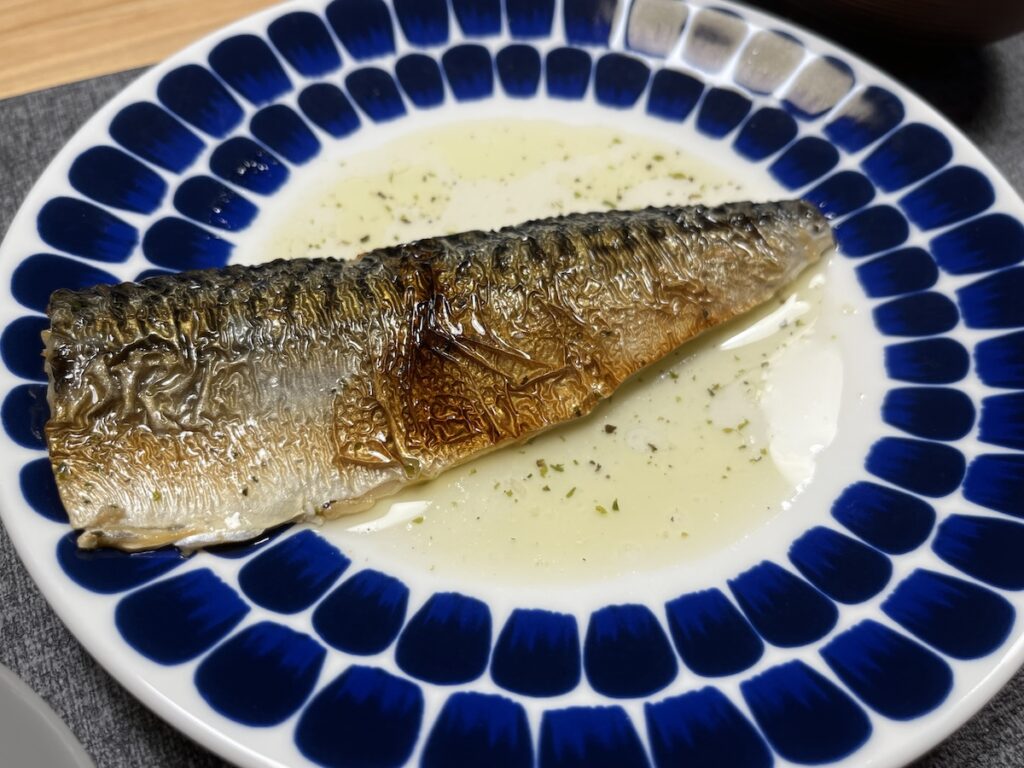 FitDishのお惣菜「さばのハーブマリネ」盛り付け例