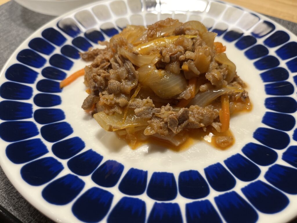 シェフの無添つくりおき【牛肉とキャベツのケチャップ煮】盛り付け例