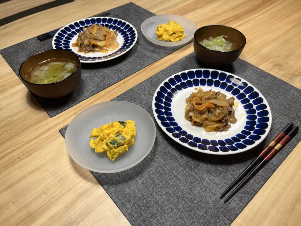 シェフの無添つくりおきのお惣菜が並ぶ食卓