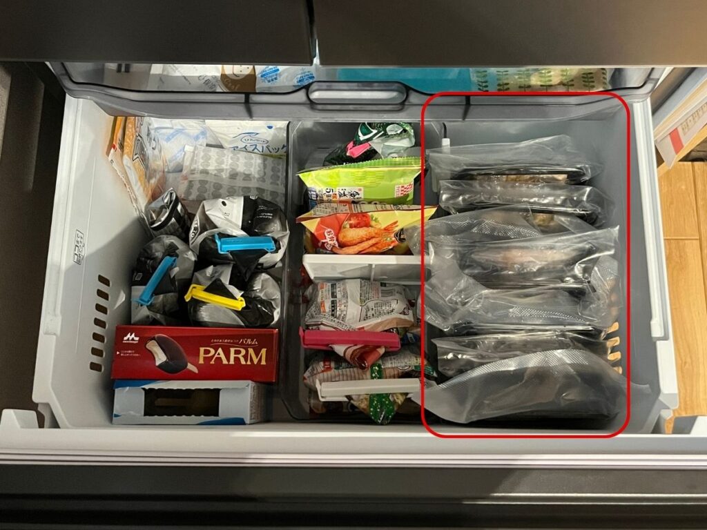 筋肉食堂DELIを冷凍庫にしまった様子