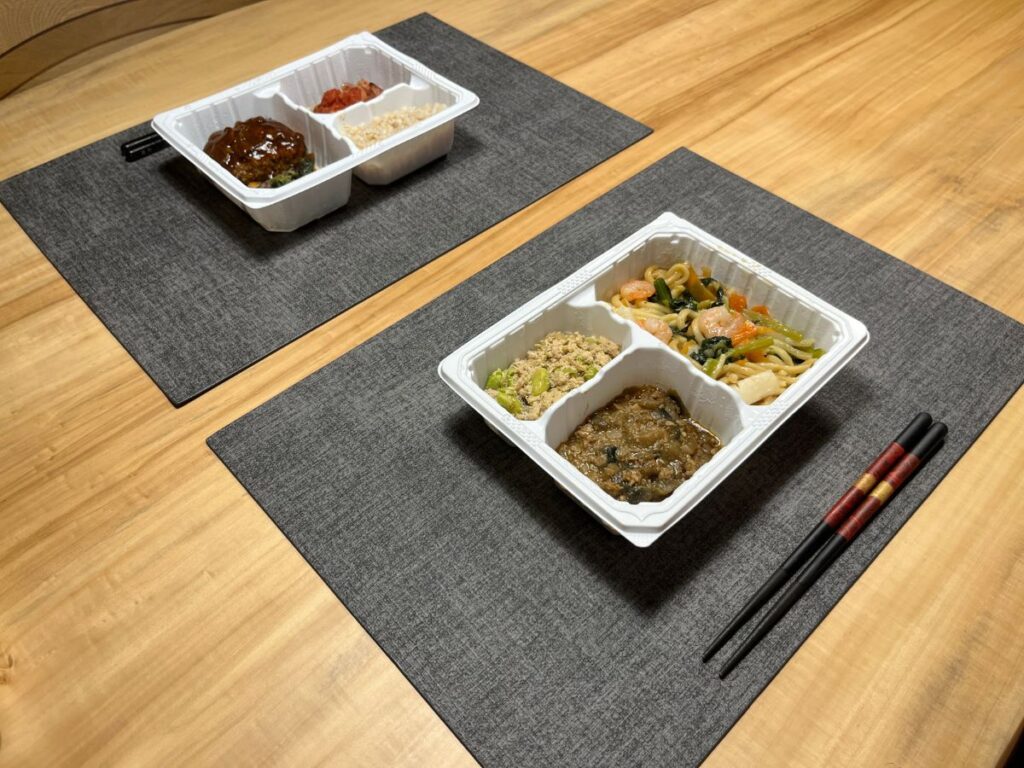 マッスルデリのお弁当が並んだ食卓